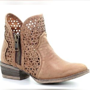 Circle G By Corral Brown Cutout Shortie Boots. Size 7.